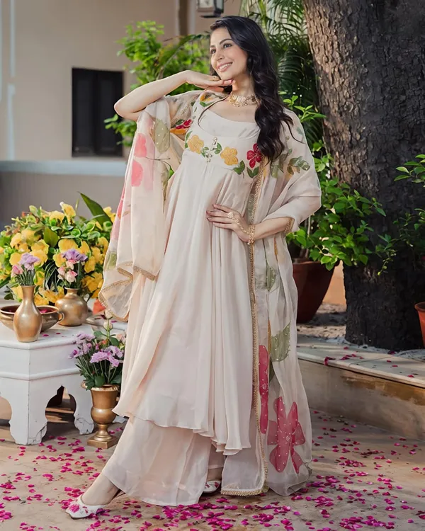 Ivory_Blossom_Grace_Anarkali_Suit_Rrrd34