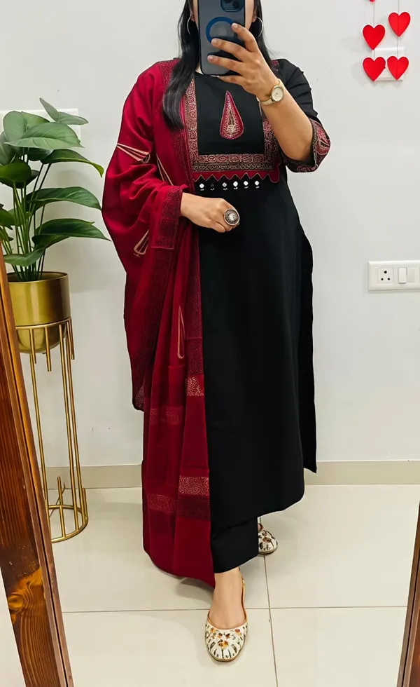 New_Straight_Kurta_3_Pcs_Set_With_New_Style_Swsk50