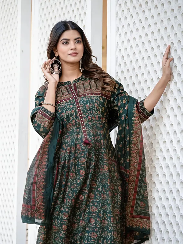 Fine_Taj_Cotton_60_60_Fabric_With_Beautiful_Printed_Kurti_With_Plazo_With_One_Side_Pocket_On_Pant_Swsk60