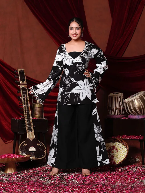 Adorn_Yourself_In_Festive_Elegance_With_This_Stunning_Maroon_Floral_Coord_Set_Rrrd37_Black