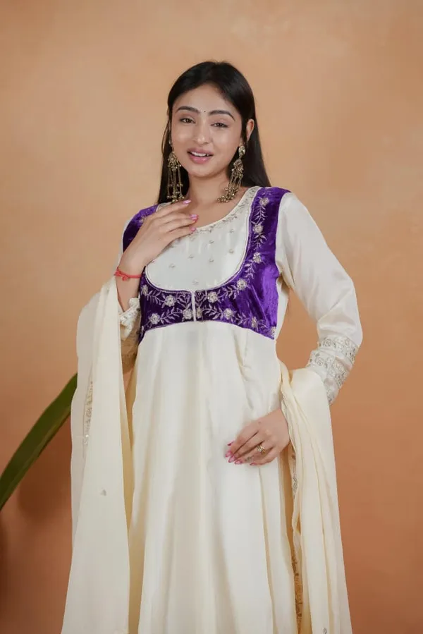 New_Launching_3_Piece_Suit_Set_With_Beautiful_Yoke_New_Heavy_Designer_Embroidery_Work_Suit_Set_Rrrd38