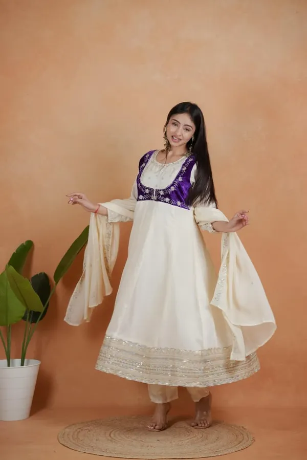 New_Launching_3_Piece_Suit_Set_With_Beautiful_Yoke_New_Heavy_Designer_Embroidery_Work_Suit_Set_Rrrd38