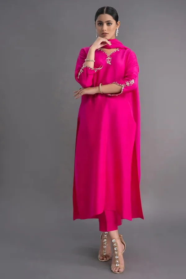Graceful_Fuchsia_Embroidered_Kurta_Set_With_Flowing_Dupatta_And_Elegant_Flair_Rrrd42_Pink