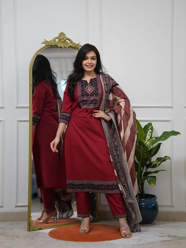 Elegant_Maroon_Black_Printed_Kurta_Set_With_Dupatta_Rd44_Mehroon