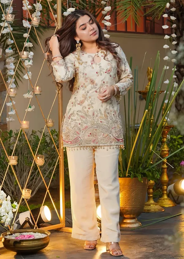 Featuring_Beautiful_Heavy_Suit_Set_Which_Is_Beautifully_Decorated_Embroidery_It_Is_Paired_With_Matching_Trouser_Pair_Rrr43