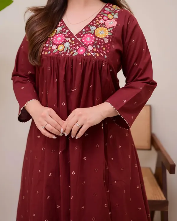 For_A_Festive_Gathering_You_Ll_Can_Opt_For_Our_Mahroon_Black_Simple_Suit_Swsk62_Maheroon