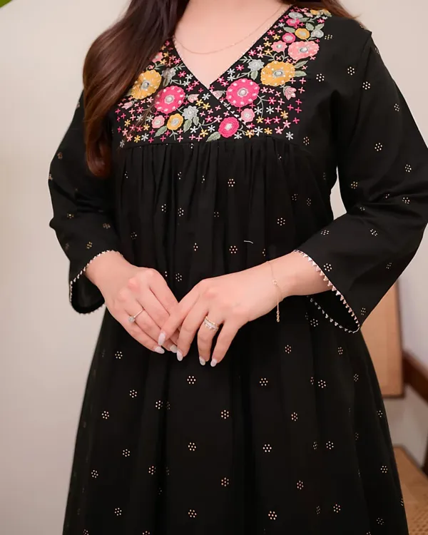 For_A_Festive_Gathering_You_Ll_Can_Opt_For_Our_Mahroon_Black_Simple_Suit_Swsk62_Maheroon