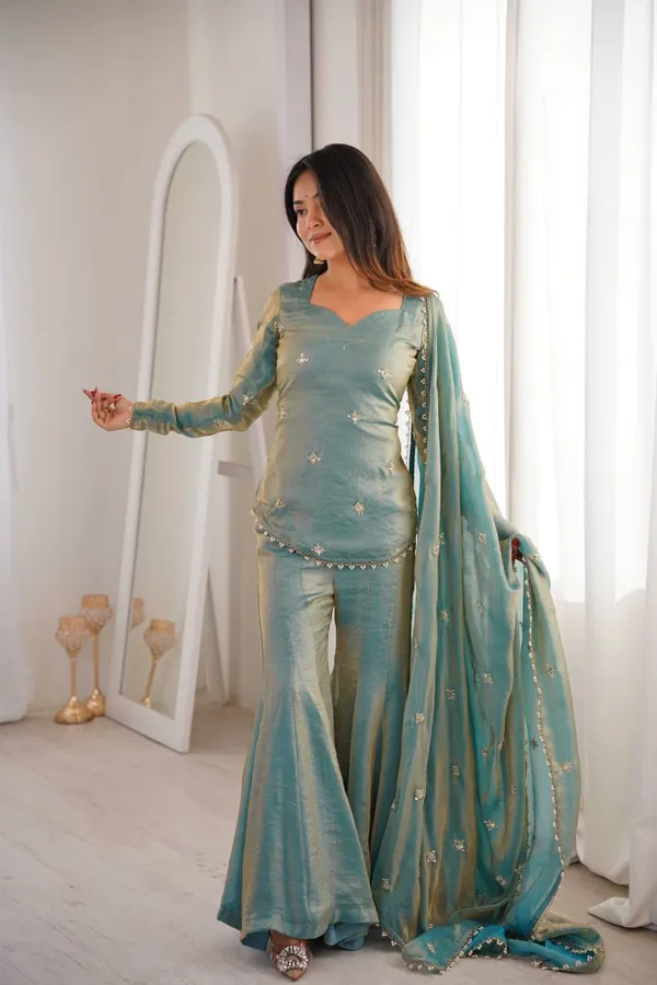 Royal_Elegance_Embellished_Sharara_Set_Rrrd47