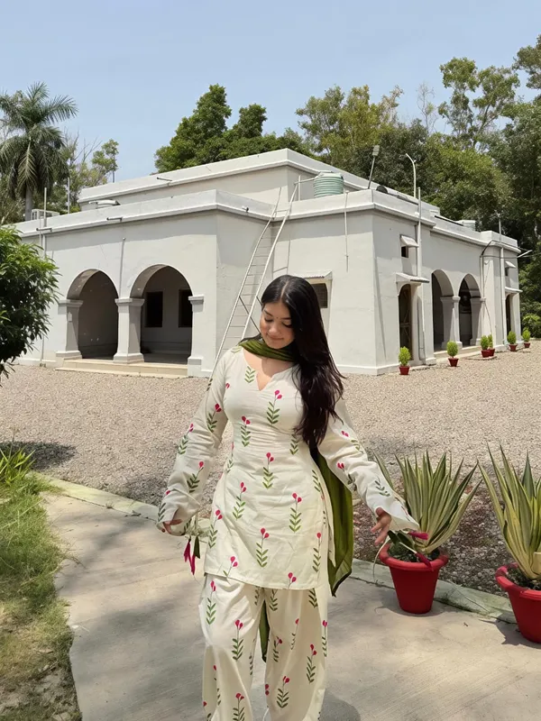 Women's_Premium_Cotton_Farsi_Salwar_Suit_Set_with_Floral_Print_&_Dupatta_(RS02/1)