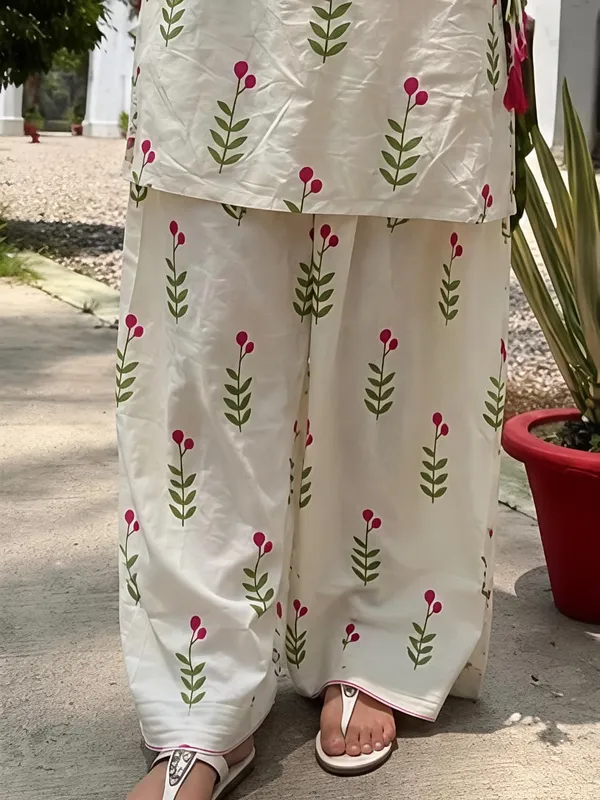 Women's_Premium_Cotton_Farsi_Salwar_Suit_Set_with_Floral_Print_&_Dupatta_(RS02/1)
