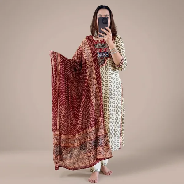 Featuring_Fully_Elegant_Premium_Muslin_Suit_Set_Which_Is_Beautifully_Decorated_With_Hand_Khatli_Work_And_Original_Mirror_Work_With_Butti_Pattern_Swred08
