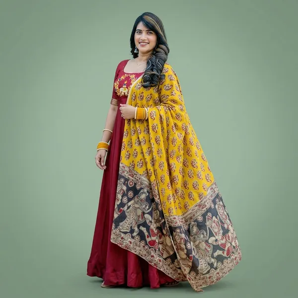 Featuring_Beautiful_Heavy_Suit_Set_Which_Is_Beautifully_Decorated_With_Intricate_Hand_Elephant_Embroidery_Work_Zari_Weaving_Rrrd14