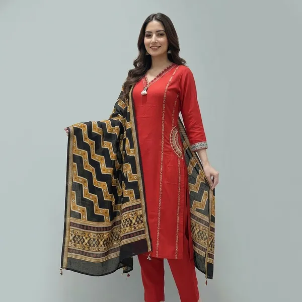 Featuring_Beautiful_Heavy_Set_Which_Is_Beautifully_Decorated_All_Over_Handwork_On_Suit_Roamn_Silk_Swdh05