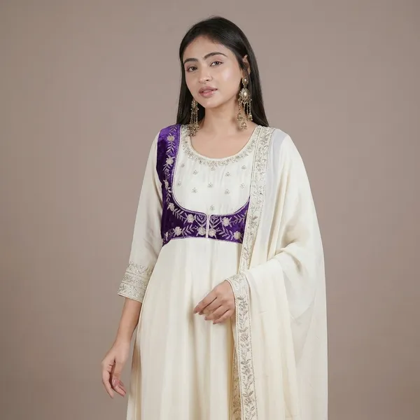New_Launching_3_Piece_Suit_Set_With_Beautiful_Yoke_New_Heavy_Designer_Embroidery_Work_Suit_Set_Rrrd38