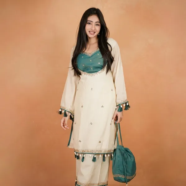 Featuring_Beautiful_Heavy_Suit_Set_Which_Is_Beautifully_Decorated_Embroidered_And_Hand_Work_It_Is_Paired_With_Matching_Plazzo_Complet_Lining_With_Beautiful_Work_Rrrd39_Green