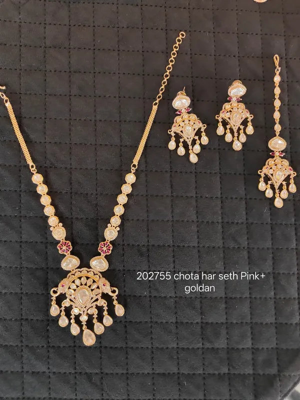 Gold_Brass_Chota_Har_Necklace_Earring_Maang_Tikka_Set_For_Women