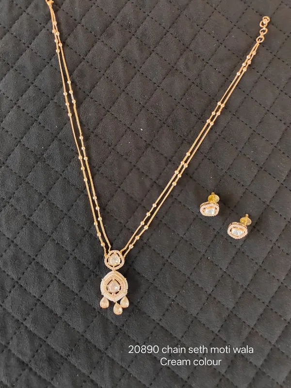 Gold_And_Cream_Stone_Brass_Pendant_Necklace_Set_For_Women