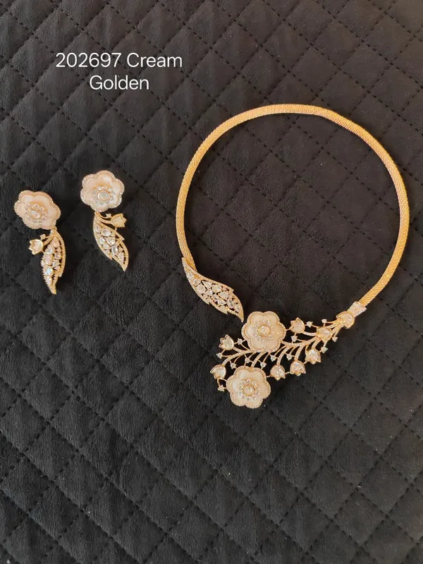 Gold_Brass_Floral_Necklace_Set_For_Women