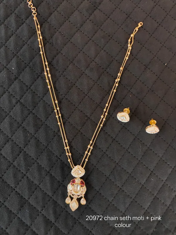 Gold_And_Pink_Stone_Brass_Chain_Pendant_Necklace_Set_For_Women