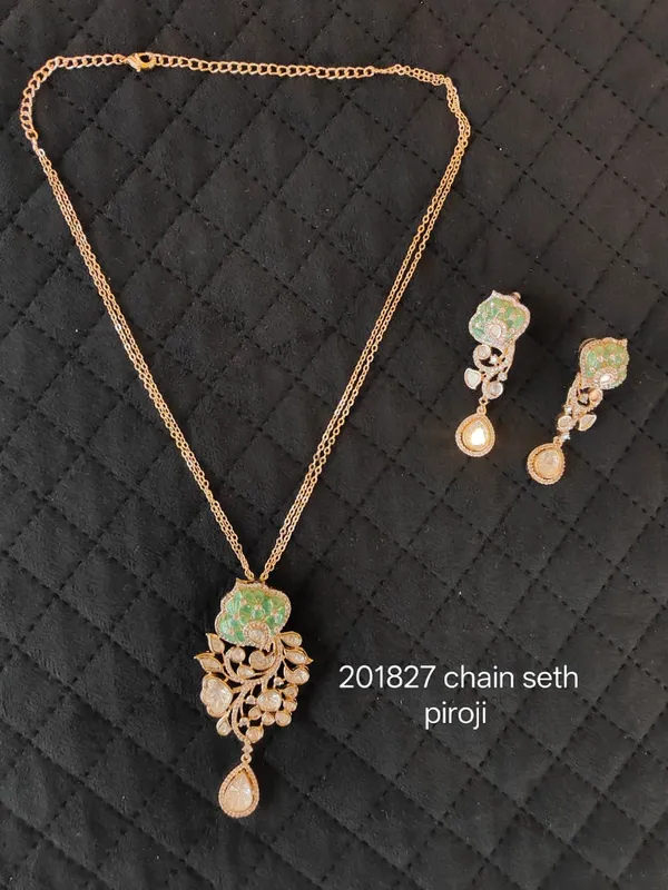 Gold_And_Green_Green_Stone_Brass_Floral_Pendant_Necklace_Set_For_Women