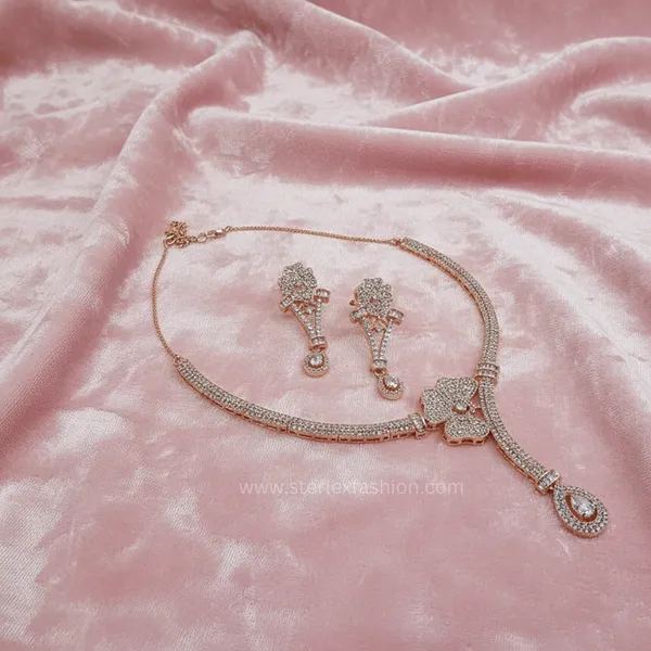 Gold_Light_Star_Ad_Necklace_Set