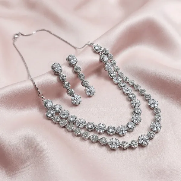 Twinkle_Star_White_Ad_Necklace