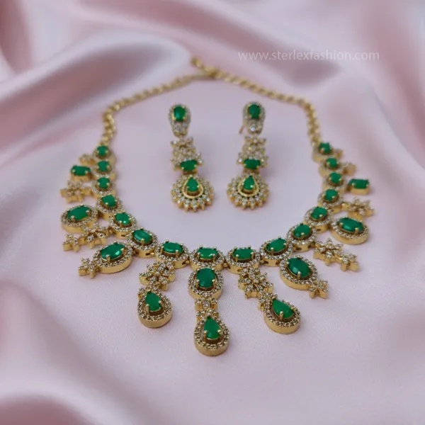 Emerald_Royale_Drop_Necklace_Set
