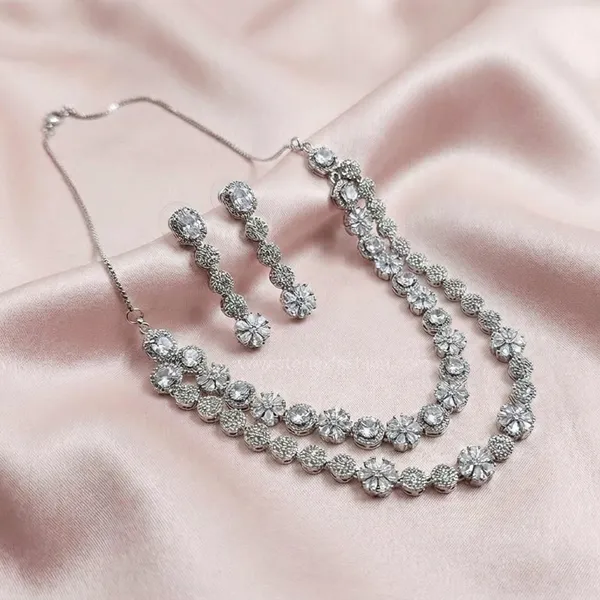 Twinkle_Star_White_Ad_Necklace