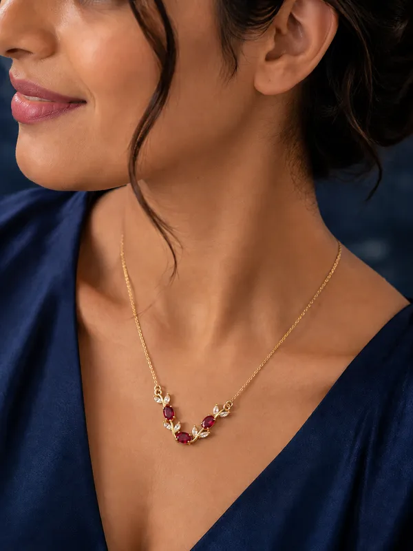 Elegant_Ruby_Red_Oval_Gemstone_Floral_Leaf_Necklace_With_Chain
