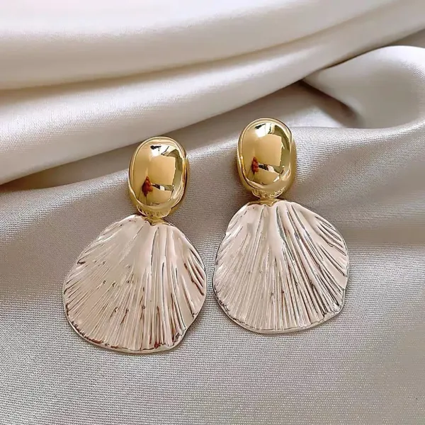 Korean_Style_Gold_Textured_Seashell_Pendant_Earrings_With_Polished_Oval_Stud