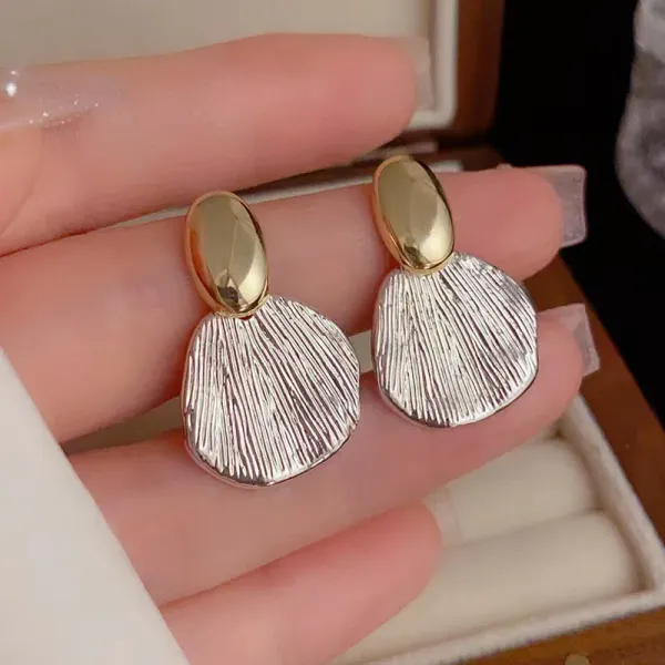 Korean_Style_Gold_Textured_Seashell_Pendant_Earrings_With_Polished_Oval_Stud