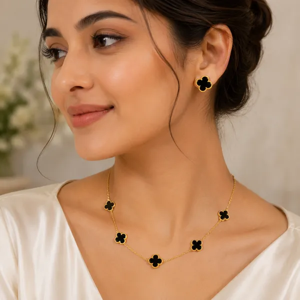 Korean_Style_Gold_Chain_With_Black_Clover_Motifs_–_Tarnish-Free_Floral_Necklace