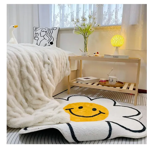 Wool_Playful_Daisy_Smiley_Face_Shaped_Tufted_Rug