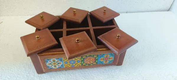 Wood_Traditional_Floral_Print_Six-Compartment_Spice_Box