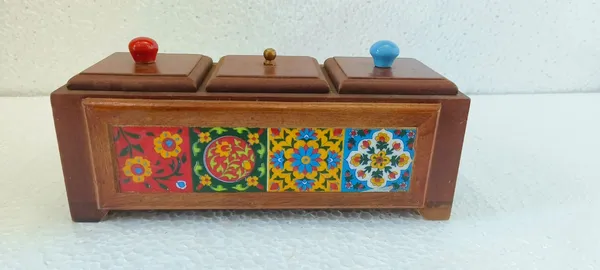 Wood_Traditional_Floral_Print_Six-Compartment_Spice_Box