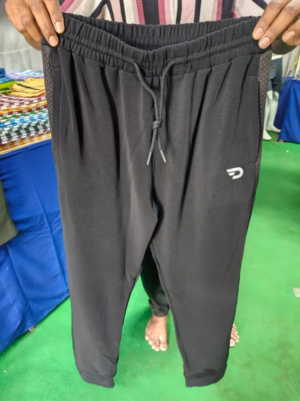 Black_Lycra_Tapered_Fit_Jogger_Pants_For_Men