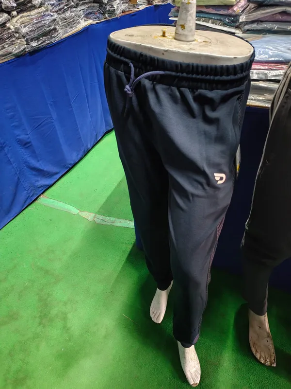 Black_Lycra_Tapered_Track_Pants_For_Men