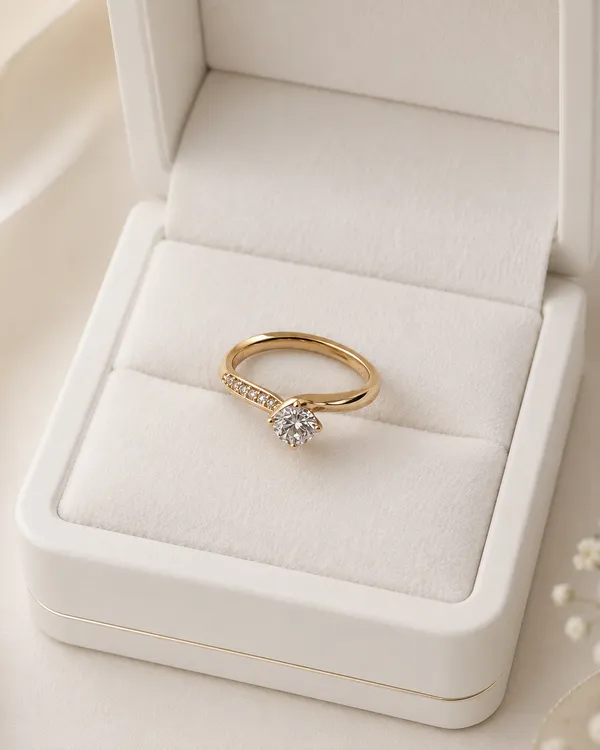 Gold_Tone_Solitaire_Ring_with_Pav�_Band_for_Women