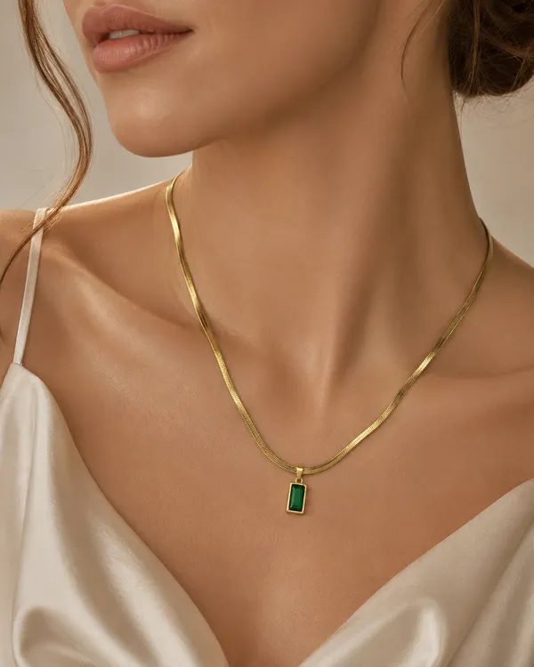 Gold_Plated_Flat_Chain_Necklace_with_Green_Stone_Pendant