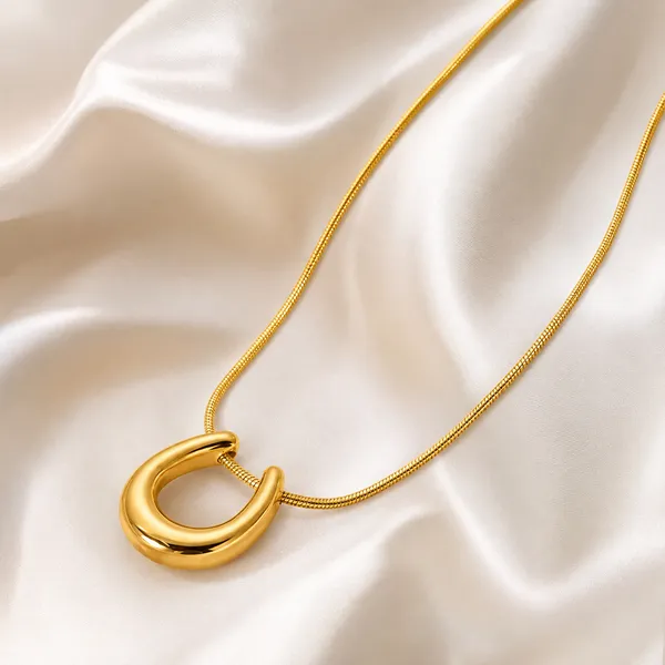 Gold_Tone_Minimalist_Horseshoe_Pendant_Necklace_for_Women