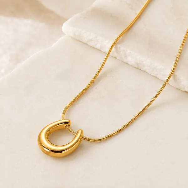 Gold_Tone_Minimalist_Horseshoe_Pendant_Necklace_for_Women