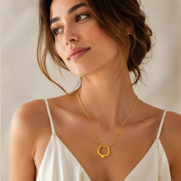 Gold_Tone_Minimalist_Horseshoe_Pendant_Necklace_for_Women