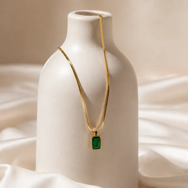 Gold_Plated_Flat_Chain_Necklace_with_Green_Stone_Pendant