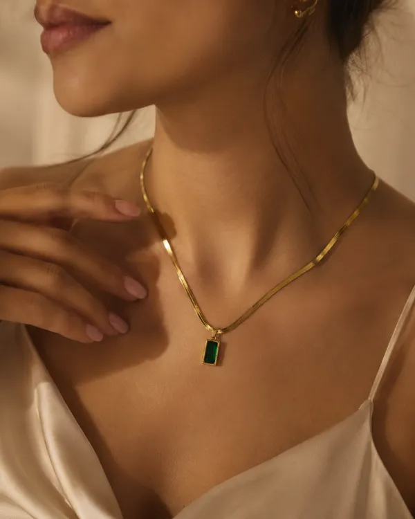 Gold_Plated_Flat_Chain_Necklace_with_Green_Stone_Pendant