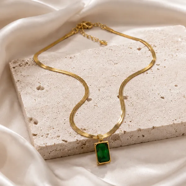 Gold_Plated_Flat_Chain_Necklace_with_Green_Stone_Pendant