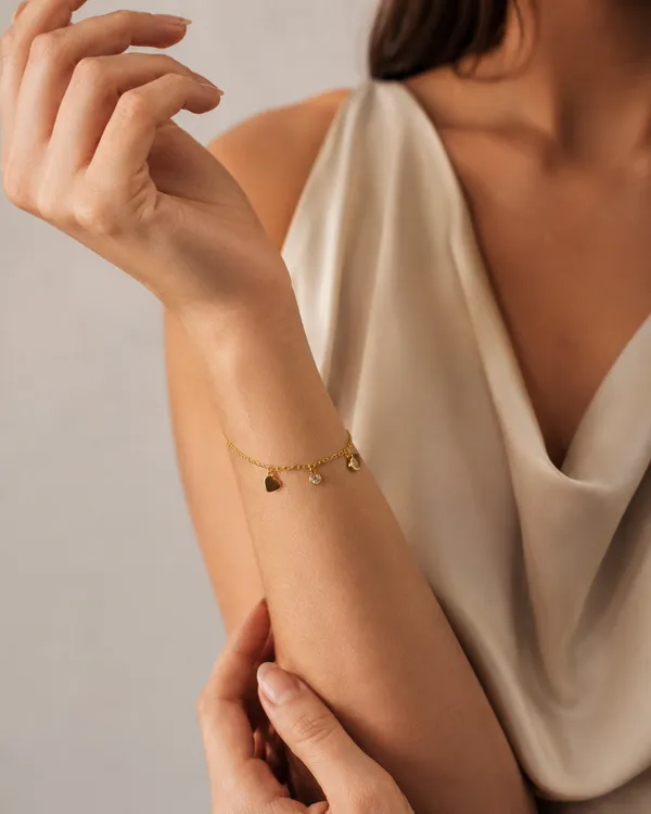 Gold_Plated_Heart_and_Crystal_Charm_Bracelet_for_Women