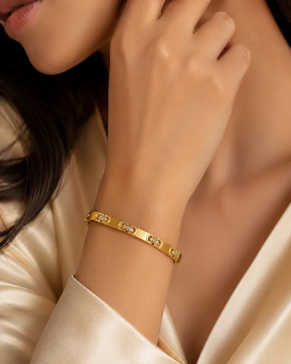Gold_Plated_Crystal_Embellished_Link_Bracelet_for_Women