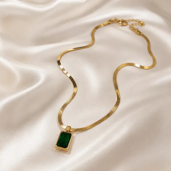 Gold_Plated_Flat_Chain_Necklace_with_Green_Stone_Pendant