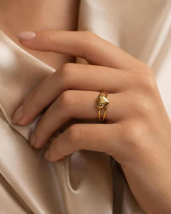 Gold_Twisted_Heart_Design_Ring_for_Women