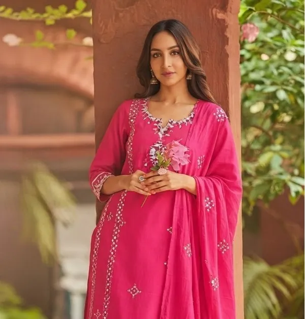 Cotton_Suit_with_embroidary_and_mirror_work
